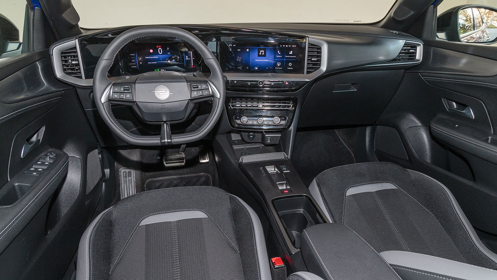 Opel Mokka VS Renault Captur. Ποιο ξεχωρίζει σε εξοπλισμό ασφάλειας και άνεσης.